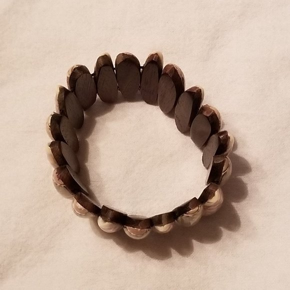 Shell bracelet. Elastic. - Picture 2 of 2